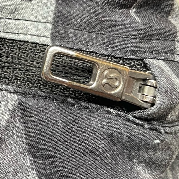 Lululemon Camo Shorts (M) - Picture 4 of 5